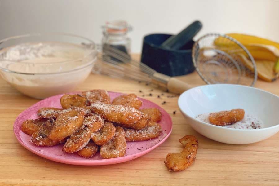 Mofo Akondro (banana fritters)