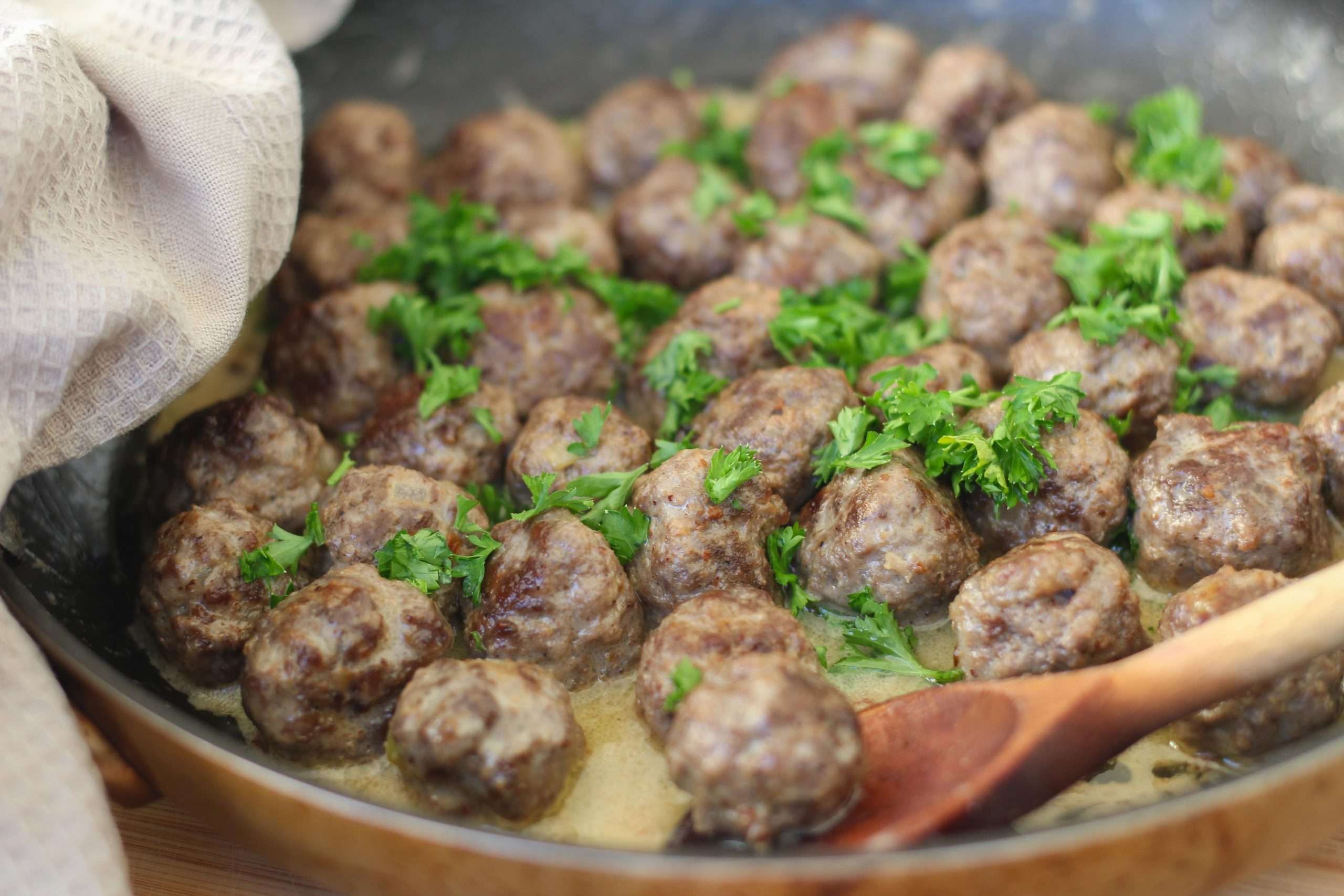 Köttbullar (meatballs)
