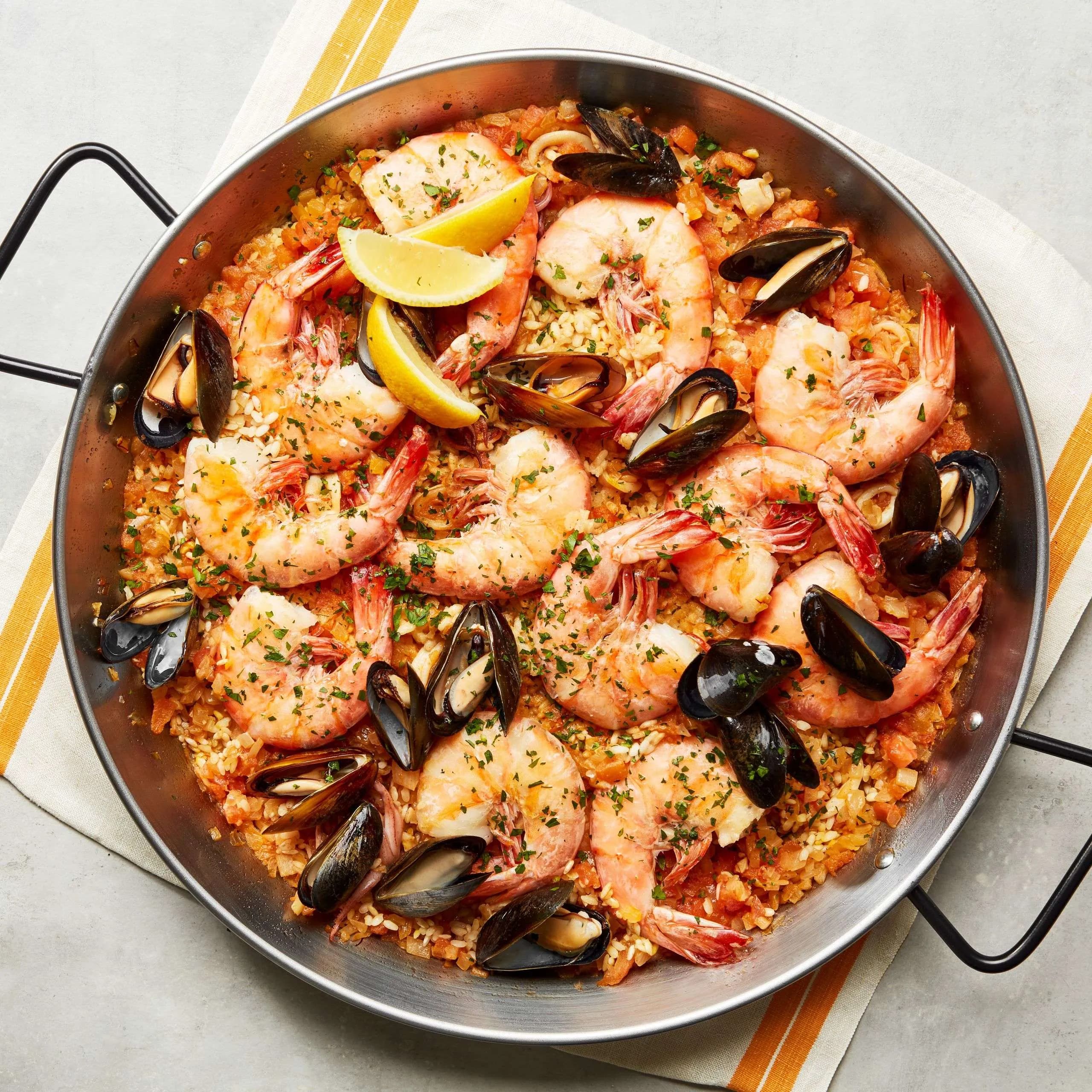 Paella (rice dish with seafood or meat)
