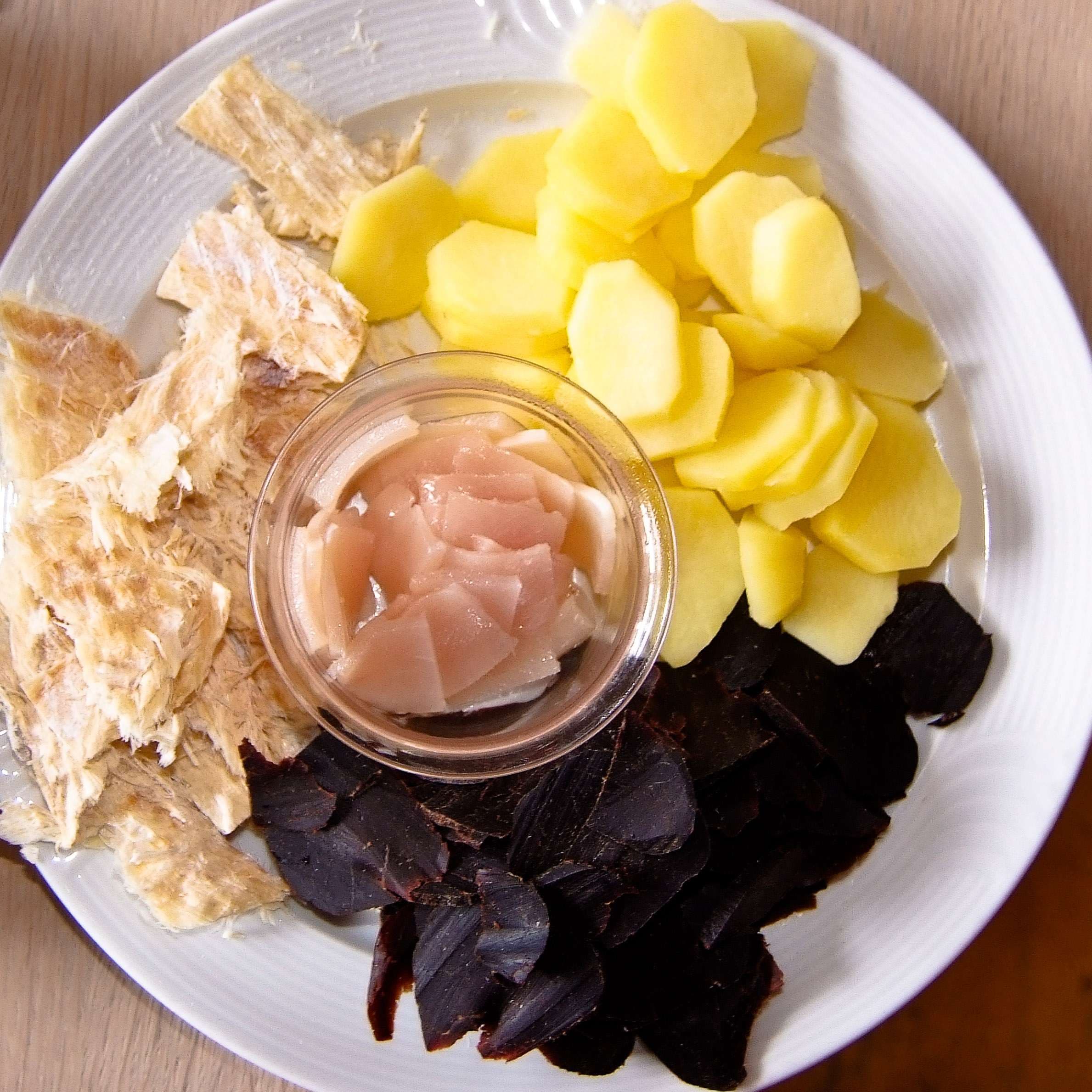 Grind og spik (pilot whale meat and blubber)