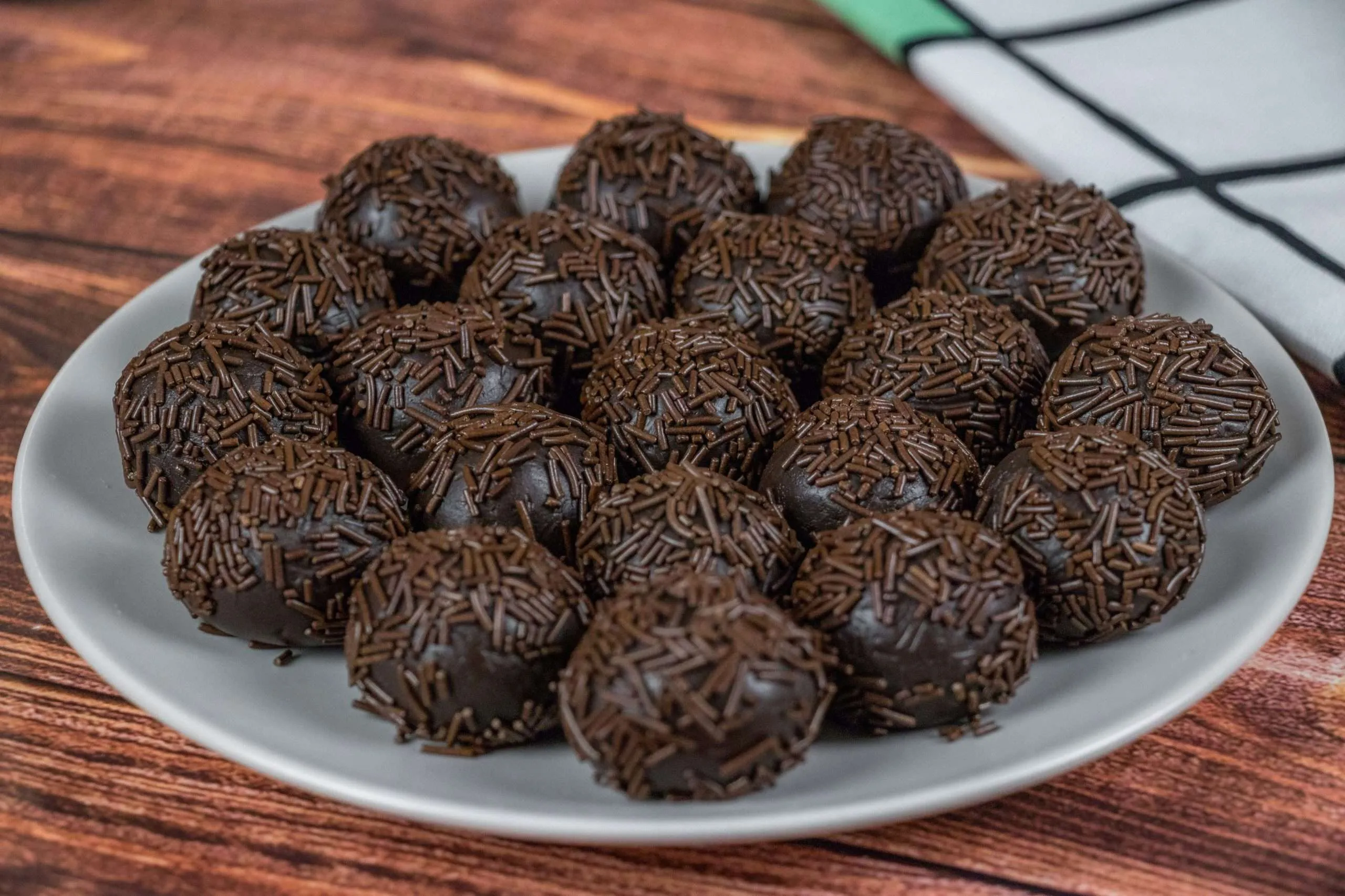Brigadeiro (chocolate truffle)