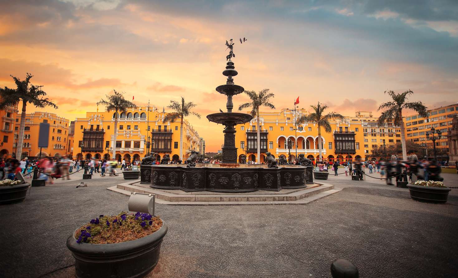 Plaza Mayor, Peru