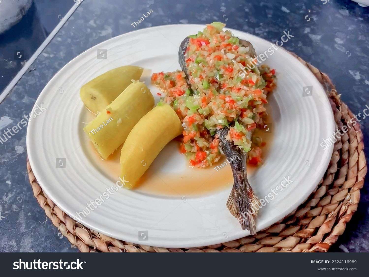 Mufete (grilled fish with spicy sauce)
